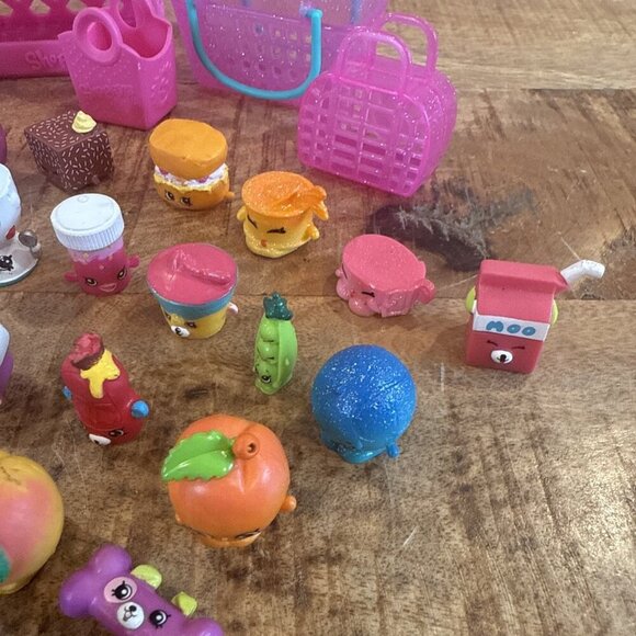SHOPKINS Collectors Miscellaneous Lot 38 Plus Baskets Sign Food Brush - Picture 3 of 10